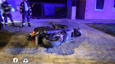 Policajti naháňali v Rusovciach opitého motorkára,  ten nakoniec havaroval