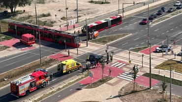 Nehoda: Vodička nedala v Petržalke prednosť električke, autom jej vošla priamo do jazdnej dráhy