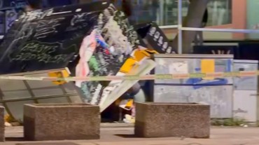 Dráma na Kamennom námestí: Vodič s kriminálnou minulosťou narazil do črepníkov a unikal polícii