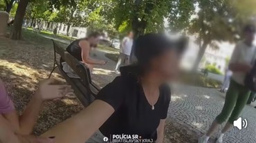 VIDEO V Starom Meste sa rozhodli kradnúť štyri Chorvátky, zadržali ich policajti