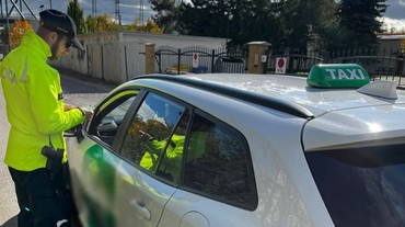 Policajti kontrolovali bratislavských taxikárov, zistili 18 priestupkov