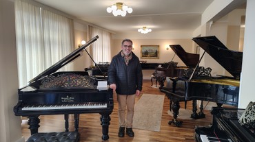 Vedeli ste? V susedstve Bratislavy nájdete skutočné kráľovstvo klavírov