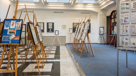Galéria poštových známok na Námestí SNP je po renovácii otvorená, predstaví vianočnú výstavu