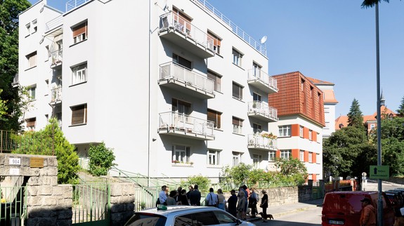 Obete holokaustu pripomínajú v Bratislave ďalšie Kamene zmiznutých