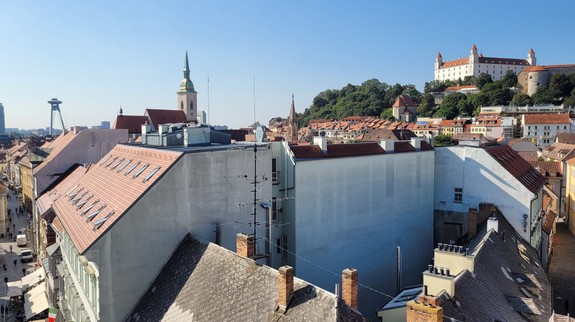 Bratislavu zasiahlo v sobotu zemetrasenie: "Kúpeľňa sa triasla, z poličky spadlo zrkadlo," opísal známy moderátor