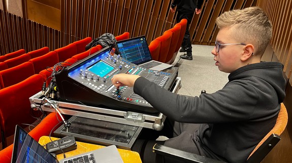 Úžasné: Trinásťročný Martin robí zvukára vlastnou technikou, na ktorú si sám zarobil