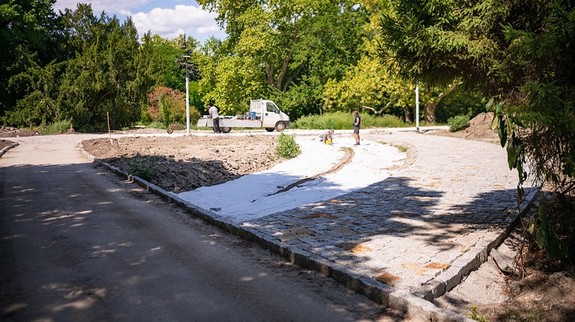 Revitalizácia historického parku pri kaštieli v Malinove finišuje. Čoskoro sa otvorí verejnosti