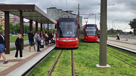 Deň D je tu: V Petržalke začala premávať električka až na koniec mestskej časti