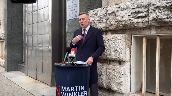 Extrémna provízia 50-tisíc za jedného smetiara? Winkler kritizuje zmluvu OLO s personálnou agentúrou