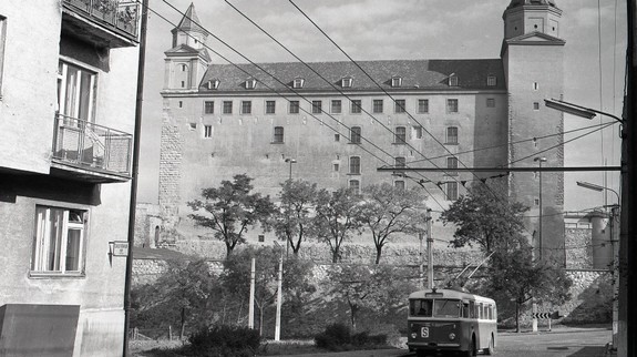 Cenné svedectvo dobovej tlače: Pokusy zachrániť Bratislavský hrad trvali desaťročia