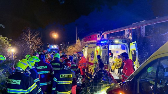 "Dievčina oproti mne mala otvorenú zlomeninu nohy," prehovoril pre Bratislavské noviny cestujúci zo zrážky vlakov