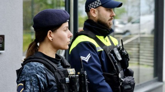 Aké kuriozity riešia mestskí policajti? Na Hodžovom námestí sa napríklad potuloval nečakaný návštevník