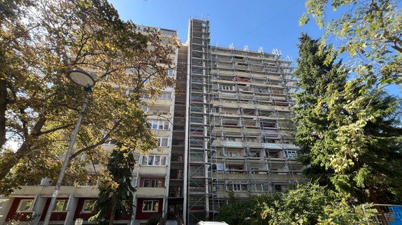 Rekonštrukcia "domu hrôzy" na Medveďovej: Mnohí ľudia sa odmietali vzdať presklených lodžií