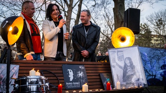 Na lavičke na "Račku" pribudla pamätná tabuľa venovaná Ďurovi Černému, od jeho smrti uplynulo 10 rokov