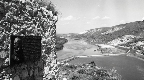 PREMENY BRATISLAVY Pekná porovnávačka: Kedysi zakázaný Devín a pohľad na niekdajšiu obec dnes