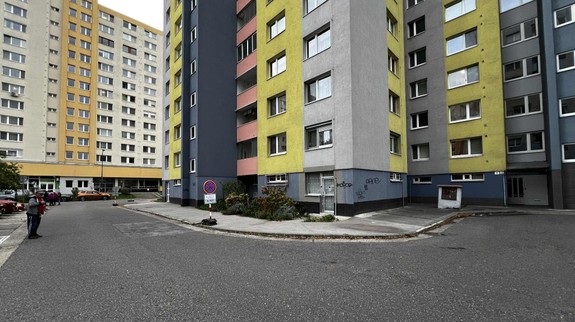 "Nepochopiteľne nám zrušili množstvo parkovacích miest," kritizujú obyvatelia Mlynarovičovej PAAS