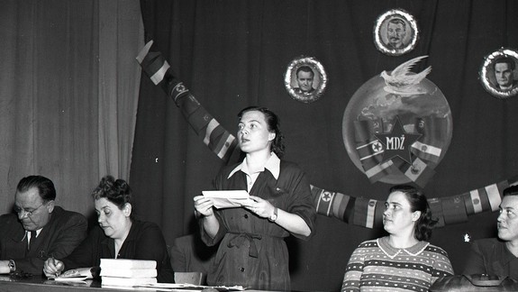 EXKLUZÍVNE FOTO: Takto sme kedysi oslavovali Medzinárodný deň žien. Ste na zábere aj vy?