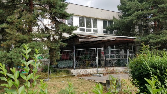 VIDEO: Rača zrekonštruuje chátrajúcu ZŠ Plickova - starosta už podpísal zmluvu na 5,6 milióna eur!