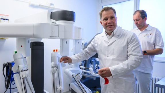 V Detskej nemocnici na Kramároch otvorili prvé Centrum robotickej chirurgie pre deti