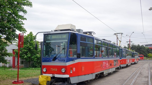 Po Bratislave začala dnes ráno premávať trojdielna električka - už ste sa s ňou stretli?