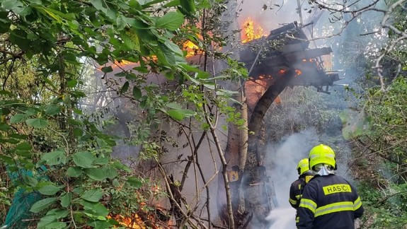 Hasiči v akcii: Domček na strome sa ocitol v plameňoch