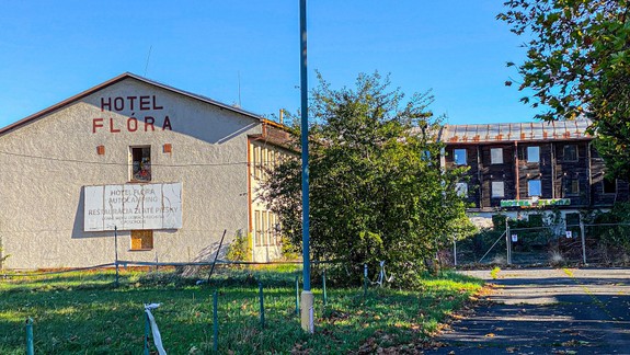 Bývalý hotel Flóra má nahradiť záchytné parkovisko pre 200 áut