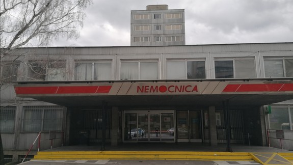 Pribúda covidu i respiračných ochorení, v UNB už obmedzili návštevné hodiny