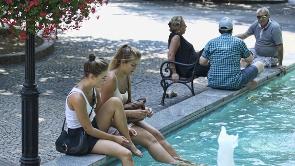 Meteorológovia varujú: Na západe a juhu Slovenska môžu teploty stúpnuť až na 35 stupňov Celzia