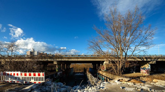 FOTO: V Petržalke búrajú stanicu nikdy nedostavaného metra - čo tam namiesto nej bude?