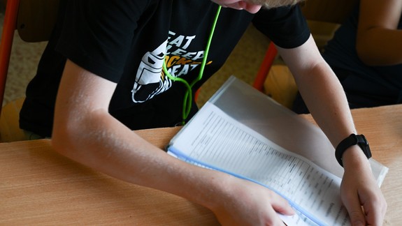 Psychologička radí, ako s deťmi hovoriť o vysvedčení