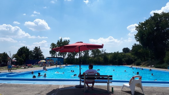 Od štvrtka sa ruší povinnosť nosenia rúšok na kúpaliskách