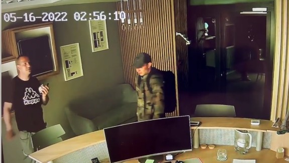 Nepoznáte týchto dvoch? Mohli by pomôcť objasniť krádež na Rusovskej ceste