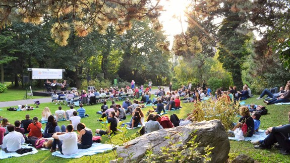 Kultúrne a športové leto prinesie novinky – folkové večery a čítanie pred knižnicou
