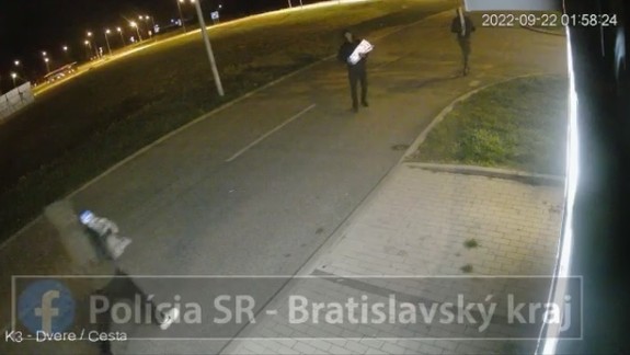 VIDEO: Neviete, o koho ide? Neznámi páchatelia poškodili počas jednej noci štyri desiatky áut