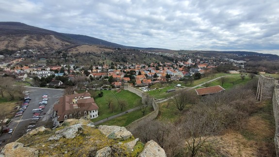 Devín by sa mal z finančných problémov dostať v apríli 2027