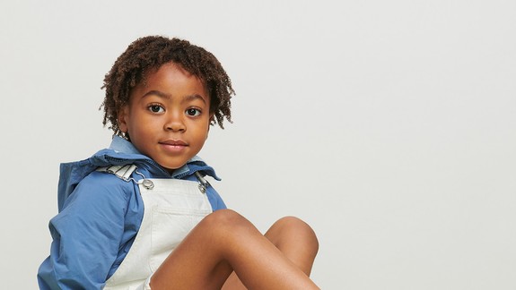 Ako sa obliecť do školy? Detská tepláková súprava, topánky a batoh do školy