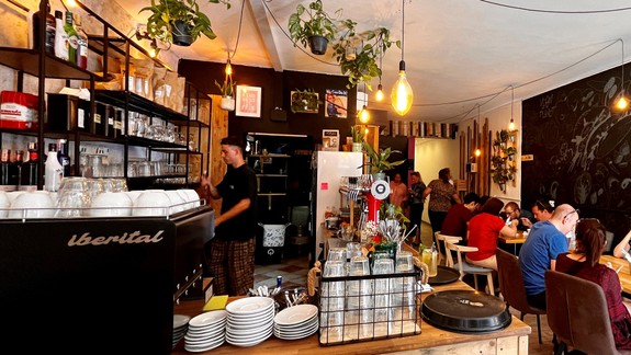 BEDEKER GURMÁNA Ak sa k obedu nebudete náhliť, v Balans bistre vám ponúknu viac