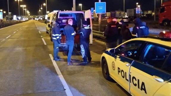 Prevážal nelegálnych migrantov, zadržali ich na priechode Čunovo - Rajka