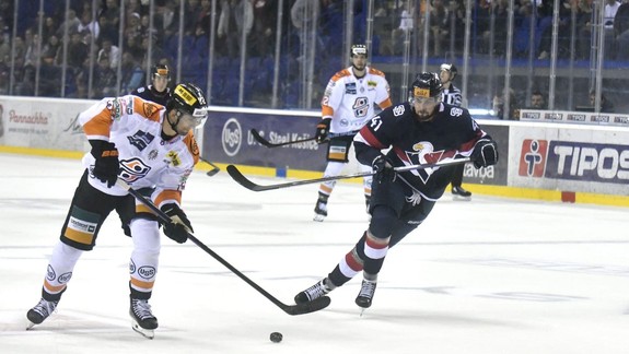 Hokej: Slovanu sa zranili Sersen i Lalonde, na hosťovanie získal Korenčíka