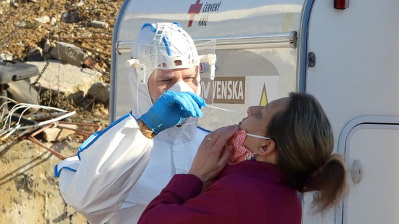 V nedeľu pribudli iba dvaja pacienti pozitívni na Covid-19
