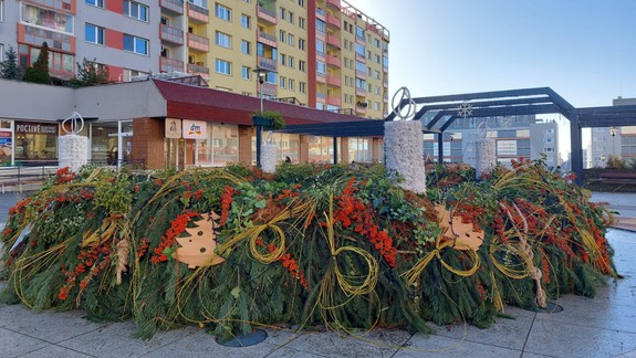 Vau! Takéto obrovské vence majú v Karlovej Vsi a na Dlhých dieloch
