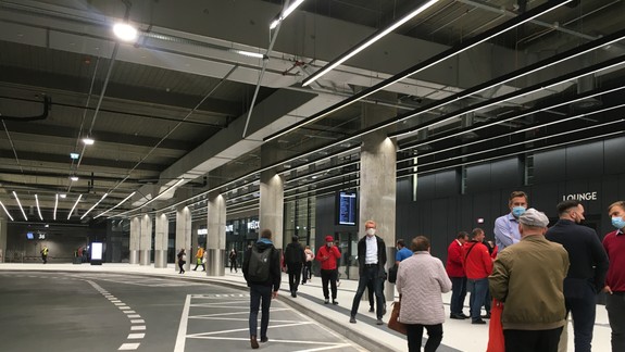 Z odstaveného autobusu ukradol kufor s legínami, spodnou bielizňou a topánkami na opätku