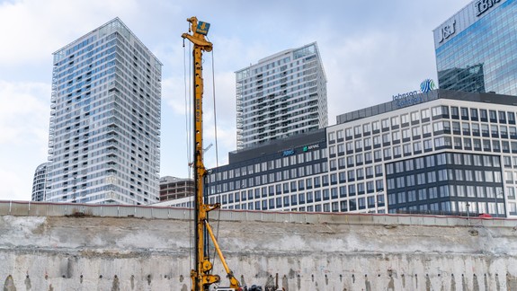 Výstavba rozšírenia projektu EUROVEA sa naplno rozbehla