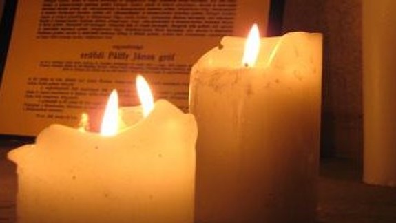 Hasiči radia: Sviečku treba pred zaspávaním zahasiť a zápalky odstrániť z dosahu detí