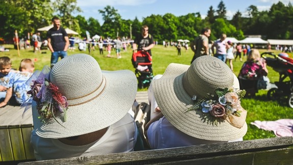 Zažite swingový piknik v Modre. Už túto sobotu sa koná v záhrade kaštieľa