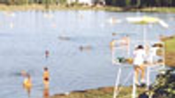 Policajti zachránili opitú ženu, ktorá sa topila v Draždiaku