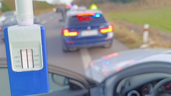 Nadrogovaná vodička viezla v aute 18-mesačné dieťa, sama zavolala na políciu