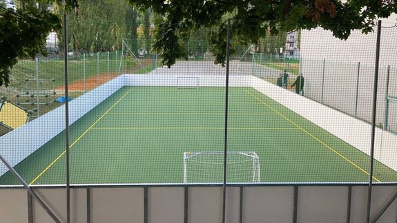 Pri ZŠ Dubová v Starom Meste vyrástlo nové multifunkčné ihrisko