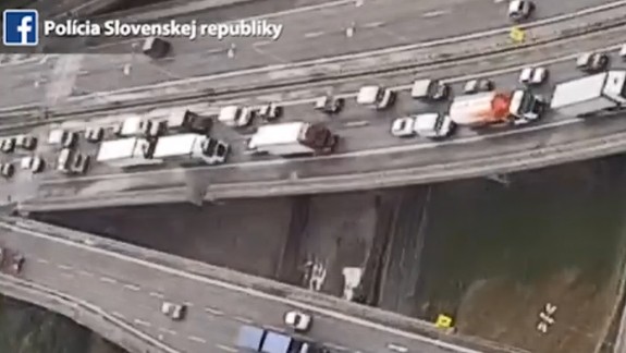 Premávka v Bratislave a na príjazdových komunikáciách je spomalená - s akým meškaním treba rátať?