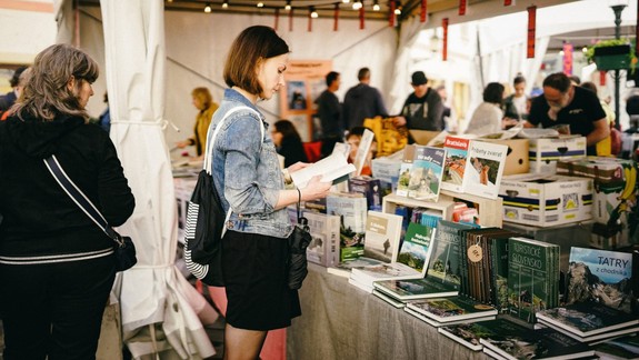 Centrum mesta opäť ožije Bratislavským knižným festivalom. Prinesie hory kníh, viac hudby aj komiksu